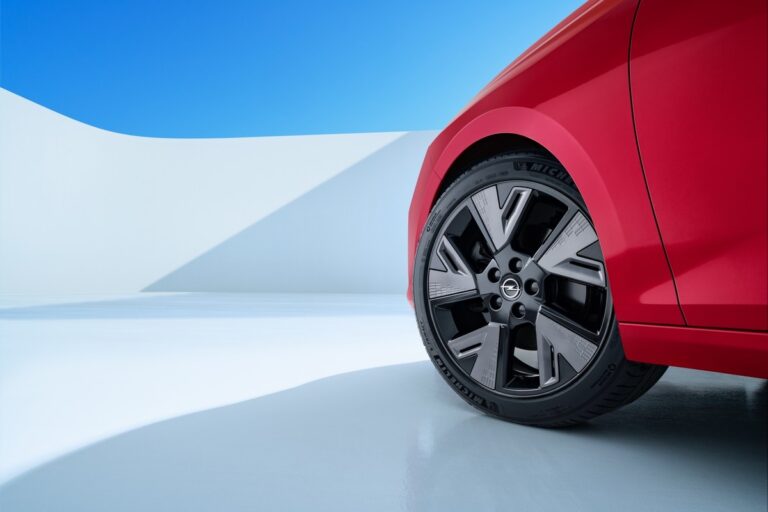 Opel Astra Electric: immagini ufficiali