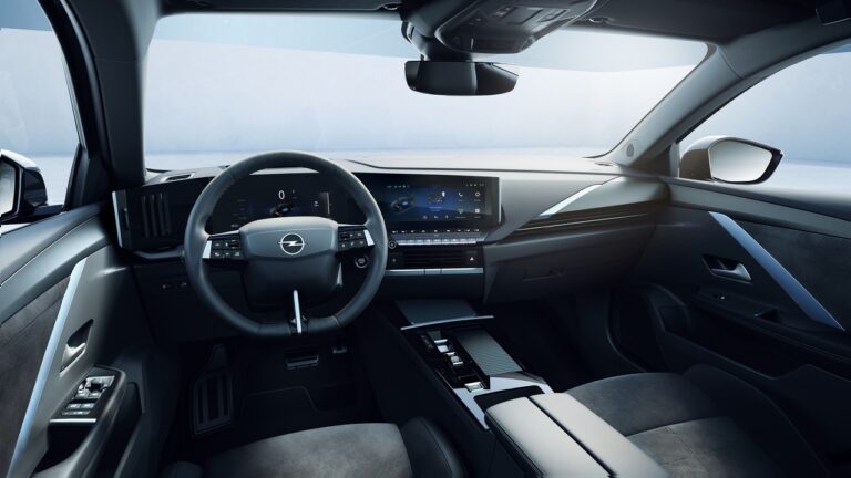 Opel Astra Electric: immagini ufficiali