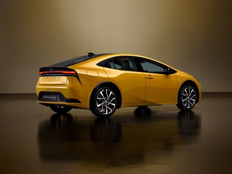 Toyota Prius 2023: immagini ufficiali