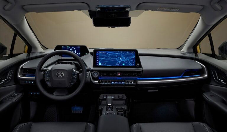 Toyota Prius 2023: immagini ufficiali
