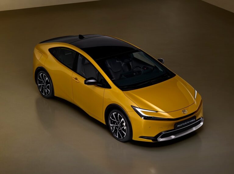 Toyota Prius 2023: immagini ufficiali