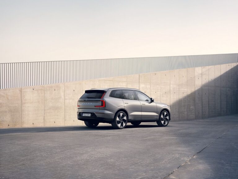 Volvo EX90: le immagini ufficiali