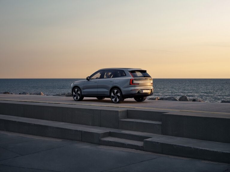 Volvo EX90: le immagini ufficiali