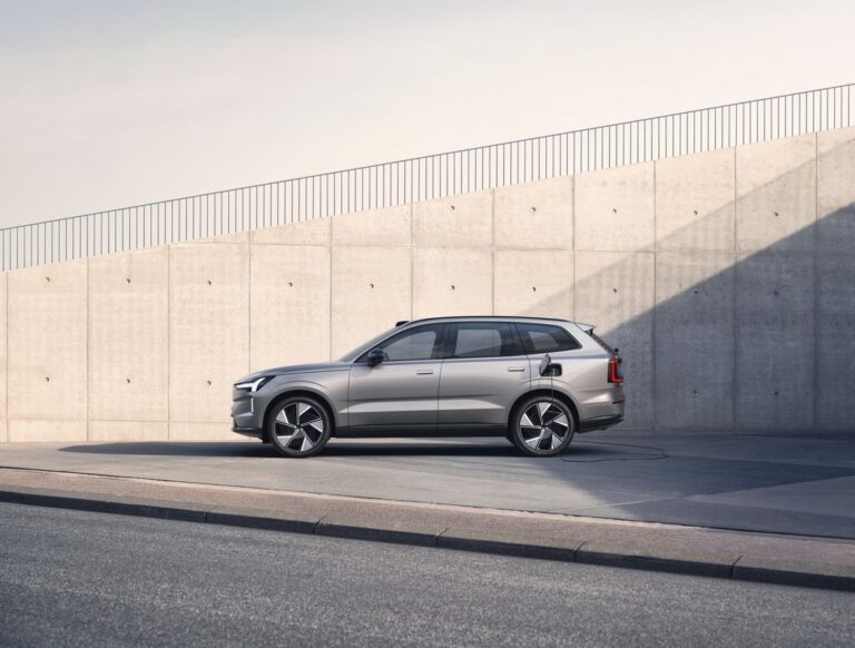 Volvo EX90: le immagini ufficiali