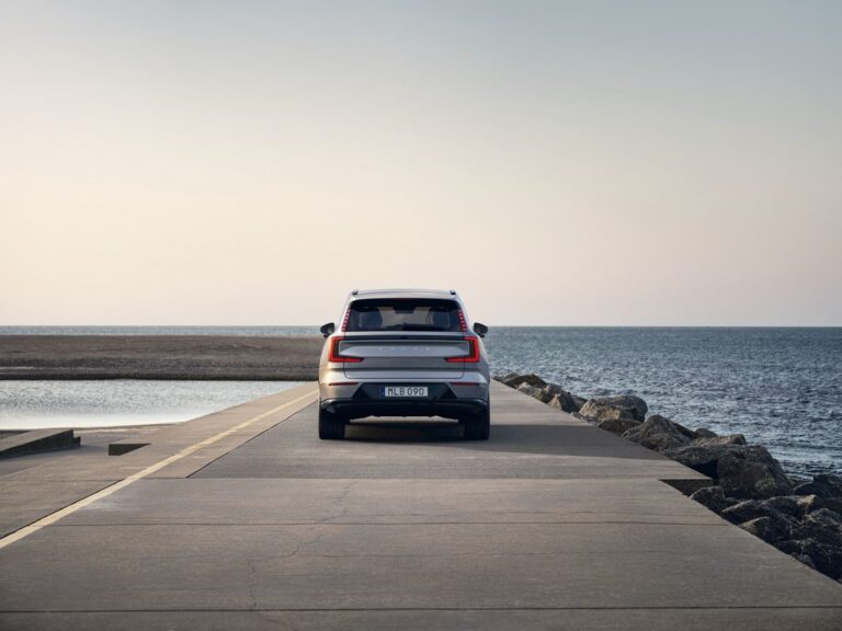 Volvo EX90: le immagini ufficiali