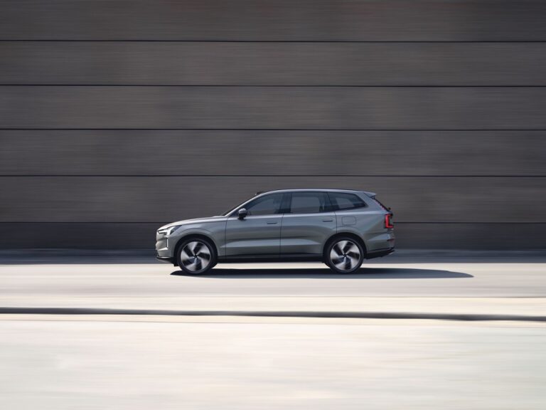 Volvo EX90: le immagini ufficiali