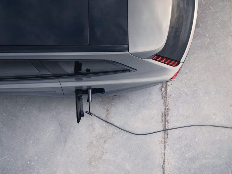 Volvo EX90: le immagini ufficiali