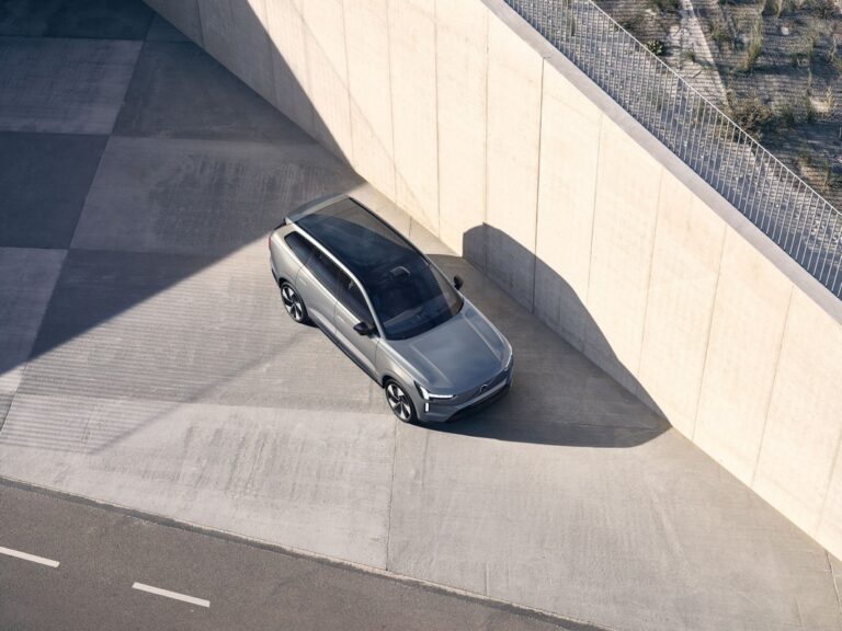 Volvo EX90: le immagini ufficiali