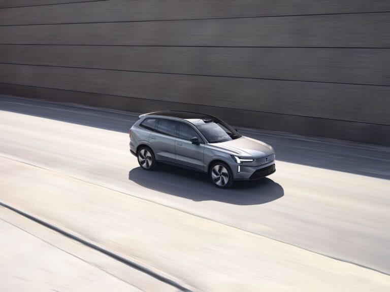 Volvo EX90: le immagini ufficiali