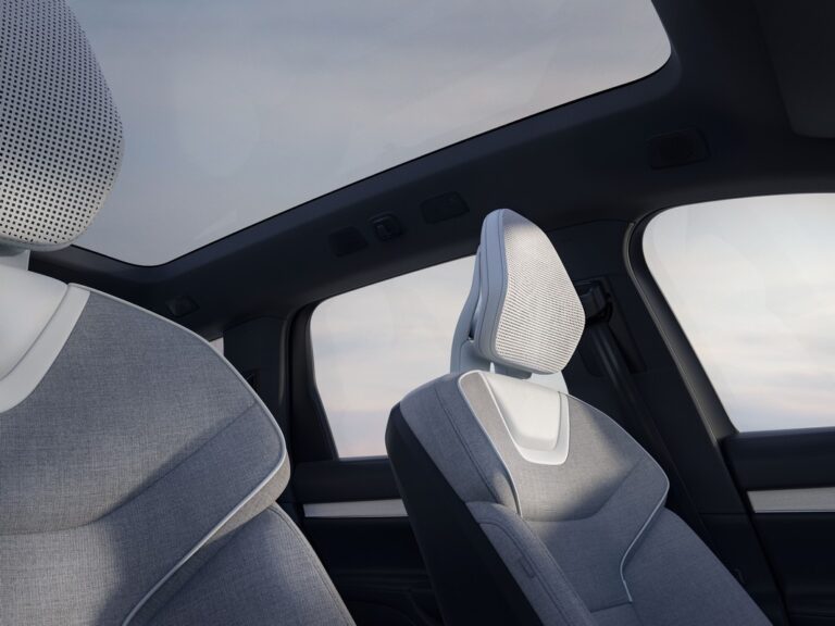 Volvo EX90: le immagini ufficiali