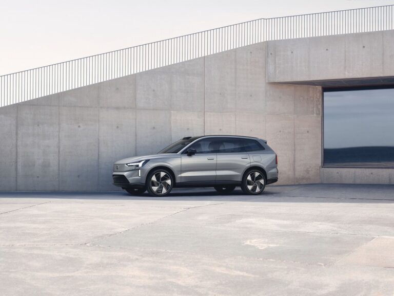 Volvo EX90: le immagini ufficiali