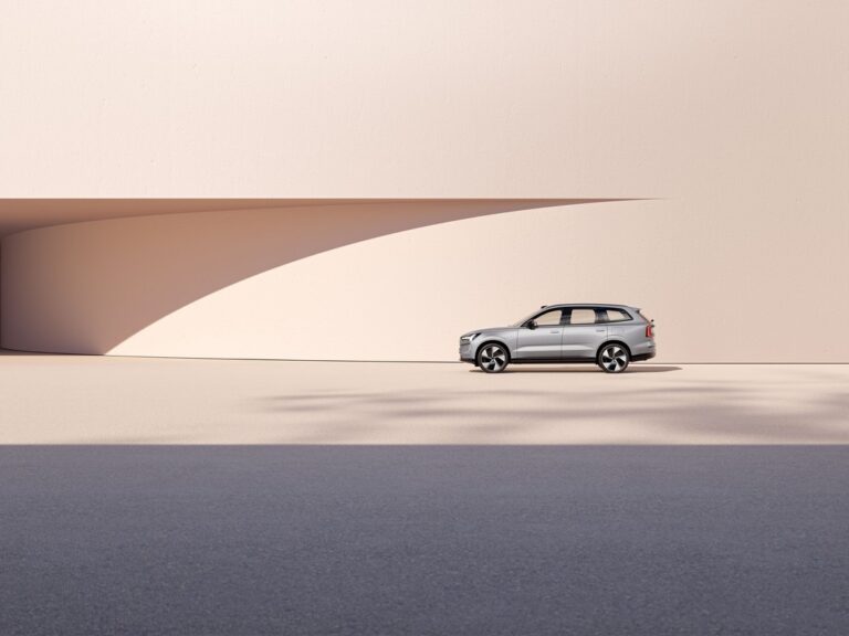 Volvo EX90: le immagini ufficiali