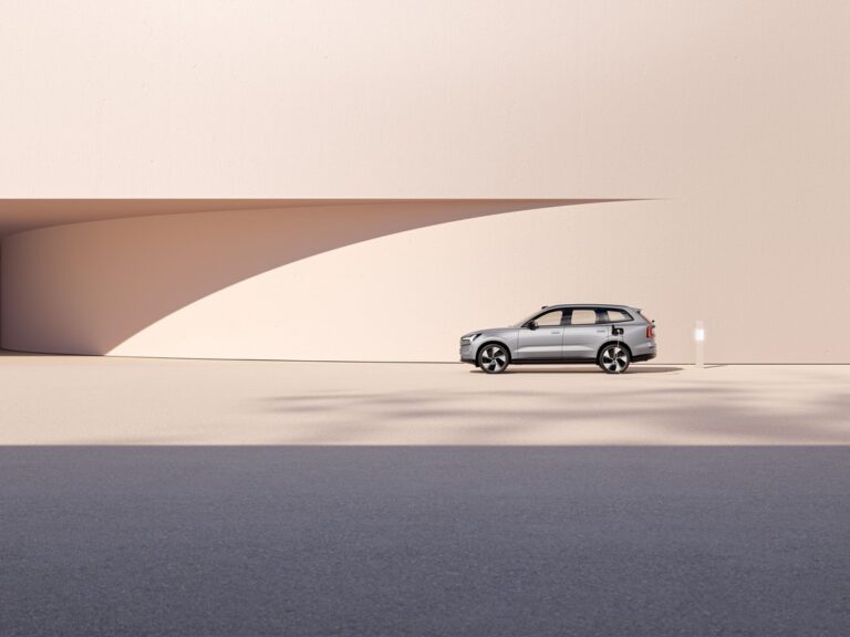 Volvo EX90: le immagini ufficiali