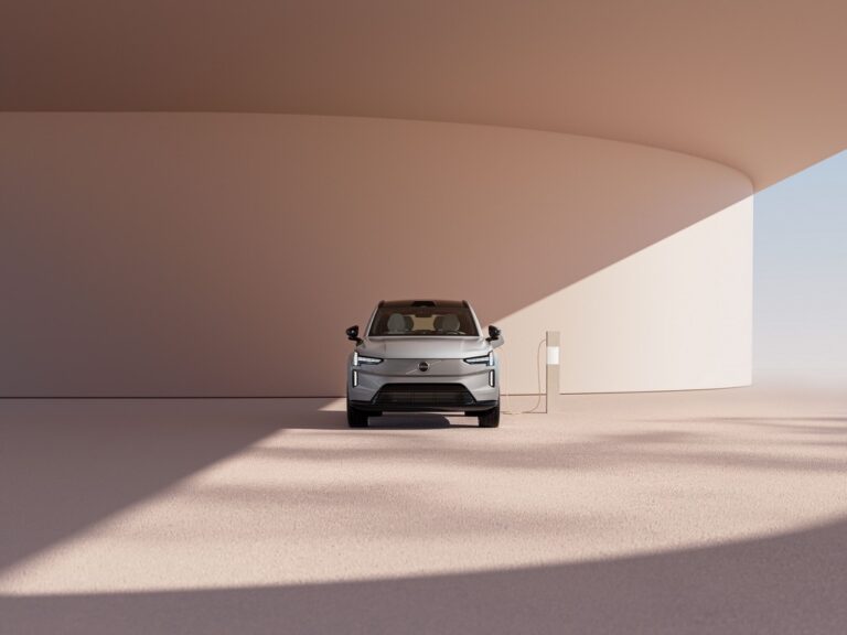 Volvo EX90: le immagini ufficiali