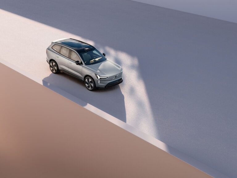 Volvo EX90: le immagini ufficiali
