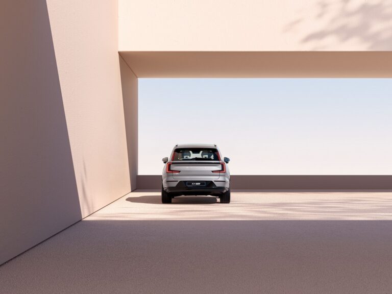 Volvo EX90: le immagini ufficiali