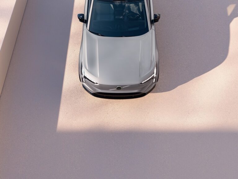 Volvo EX90: le immagini ufficiali