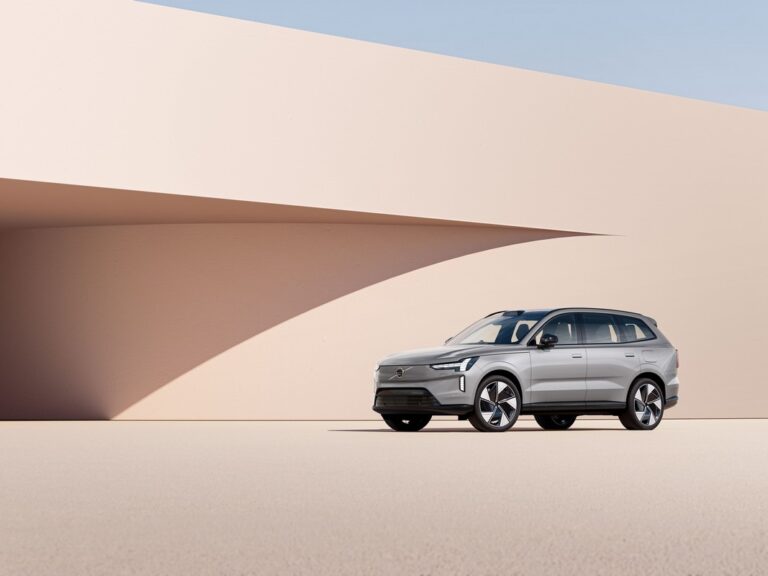 Volvo EX90: le immagini ufficiali