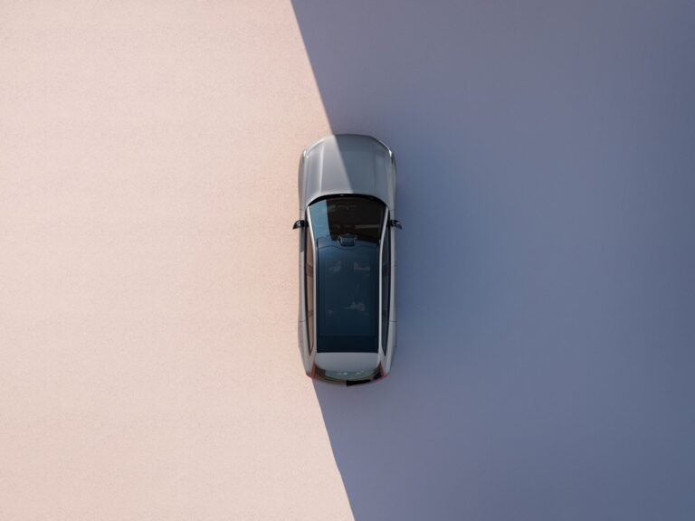 Volvo EX90: le immagini ufficiali
