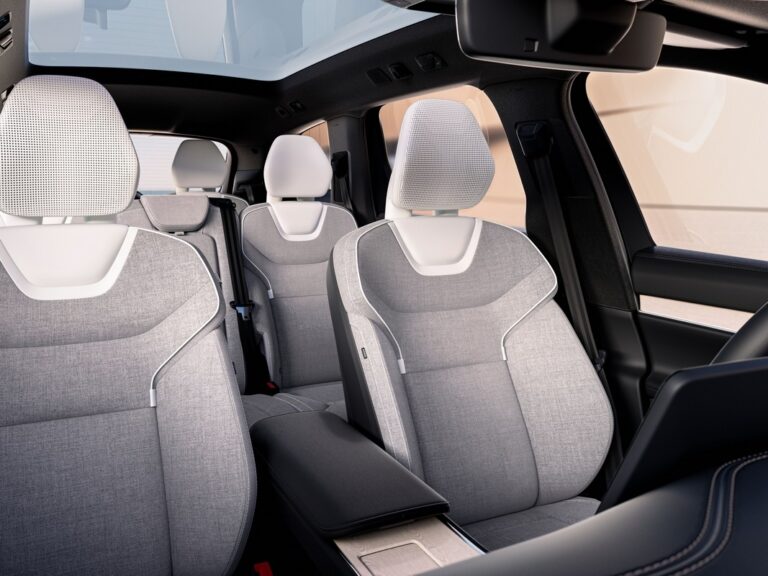 Volvo EX90: le immagini ufficiali