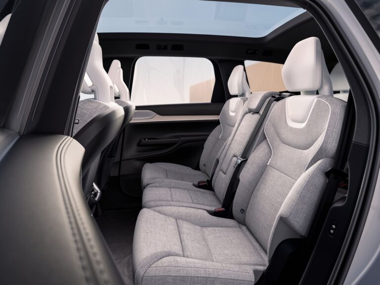 Volvo EX90: le immagini ufficiali
