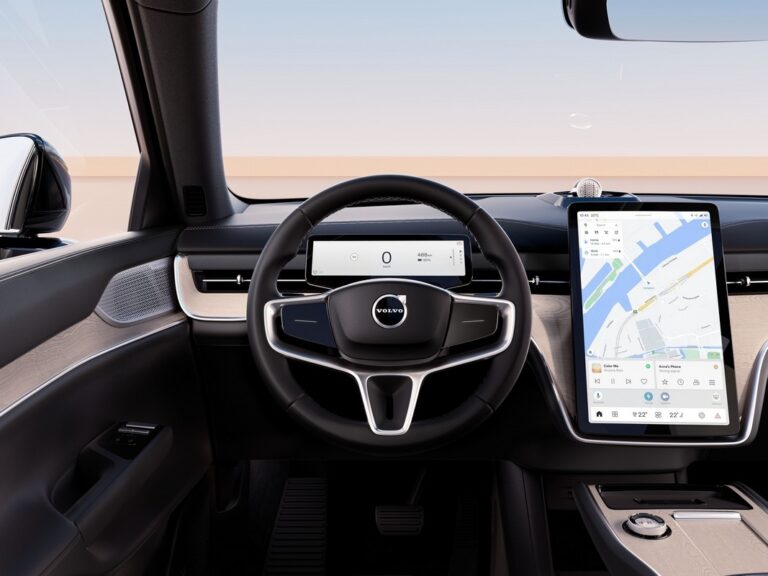 Volvo EX90: le immagini ufficiali