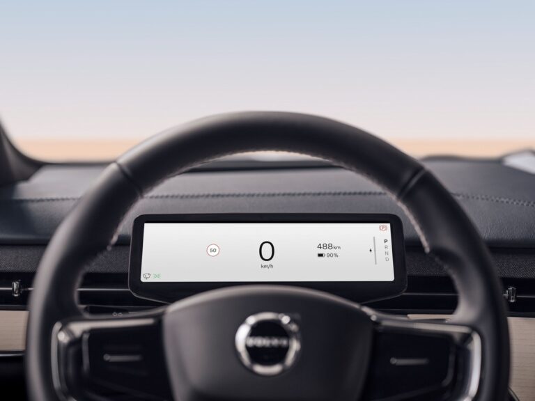 Volvo EX90: le immagini ufficiali