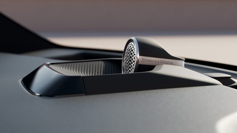 Volvo EX90: le immagini ufficiali