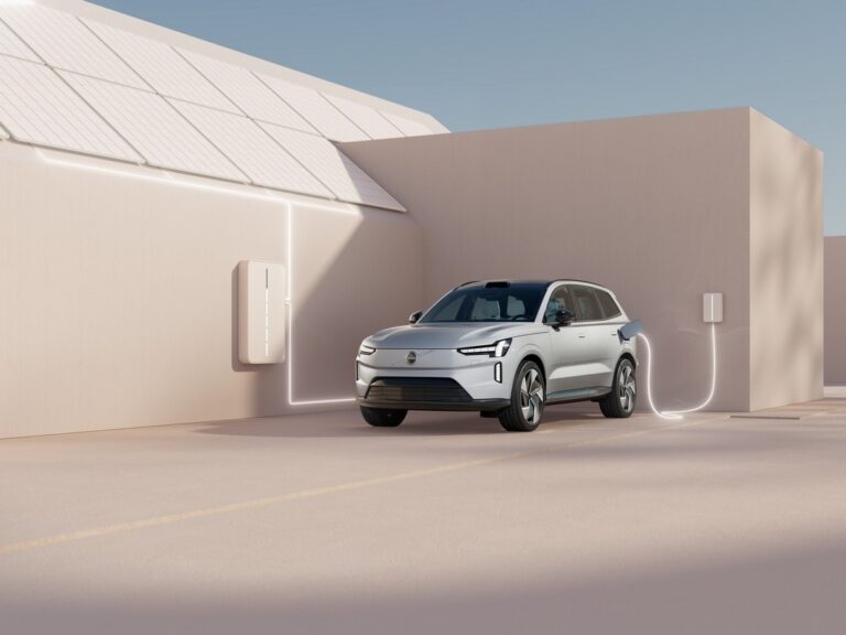 Volvo EX90: le immagini ufficiali