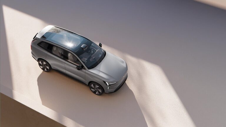 Volvo EX90: le immagini ufficiali