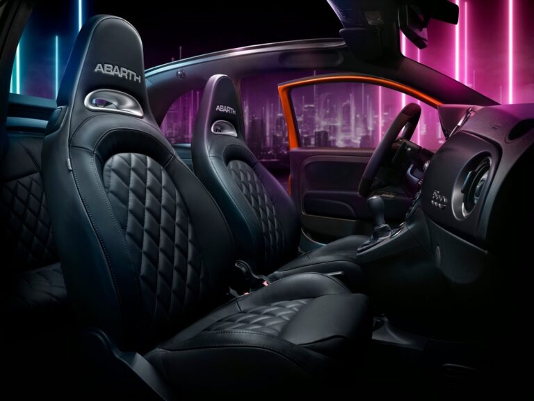 Abarth 595 e 695 2023: immagini ufficiali