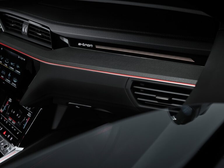 Audi Q8 e-tron e Q8 e-tron Sportback 2023: immagini ufficiali
