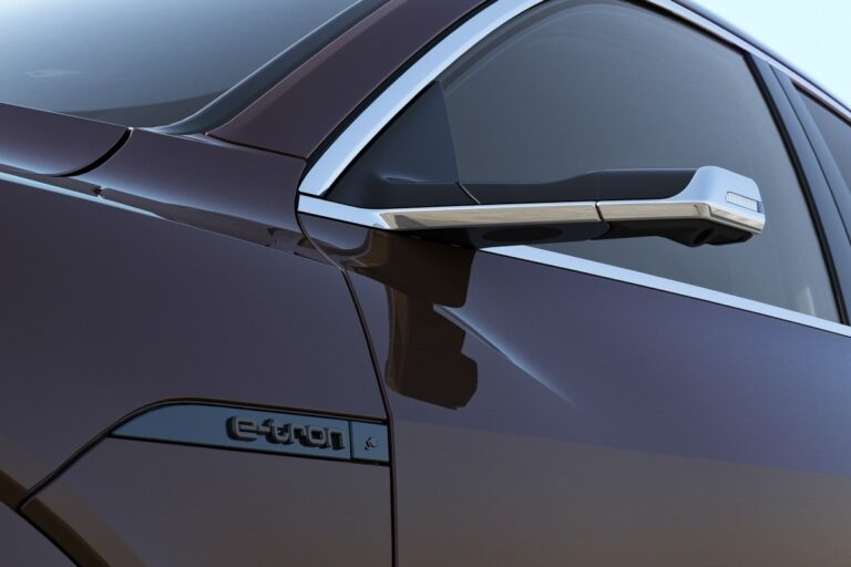 Audi Q8 e-tron e Q8 e-tron Sportback 2023: immagini ufficiali