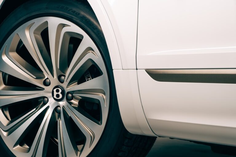 Bentley Bentayga Odyssean Edition: immagini