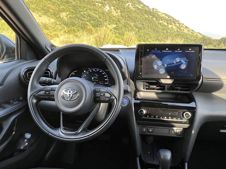 Toyota Yaris Cross: la prova su strada