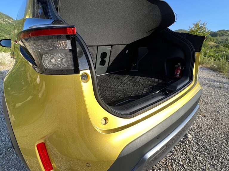 Toyota Yaris Cross: la prova su strada