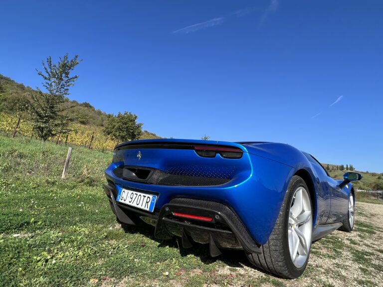 Ferrari 296 GTS: la prova su strada