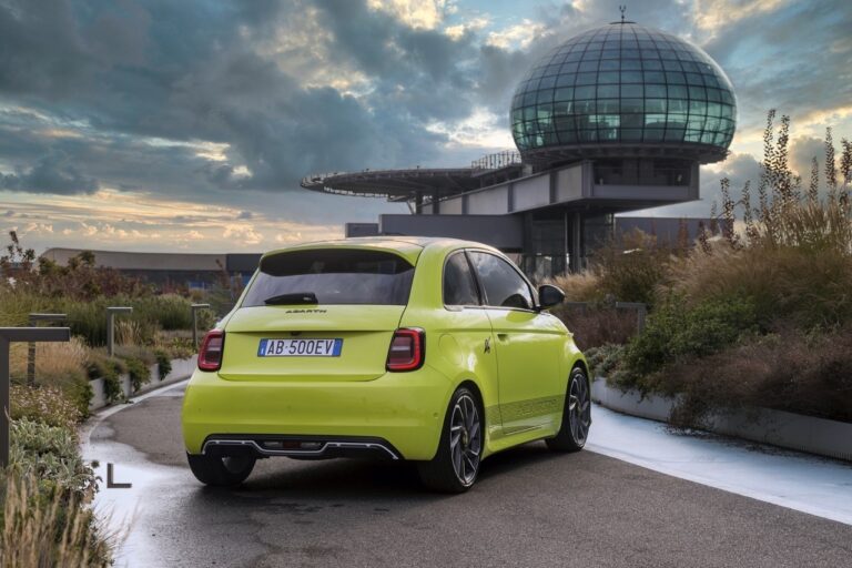 Abarth 500e: le foto ufficiali