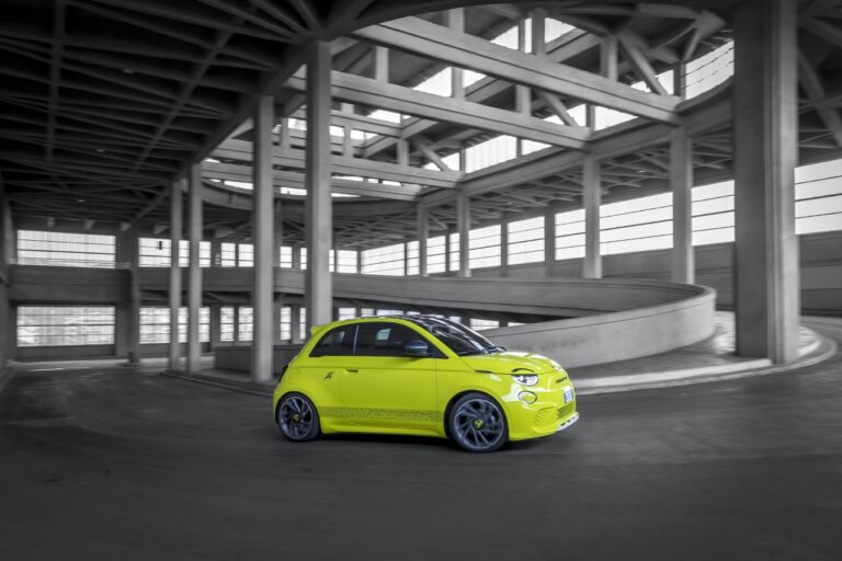 Abarth 500e: le foto ufficiali