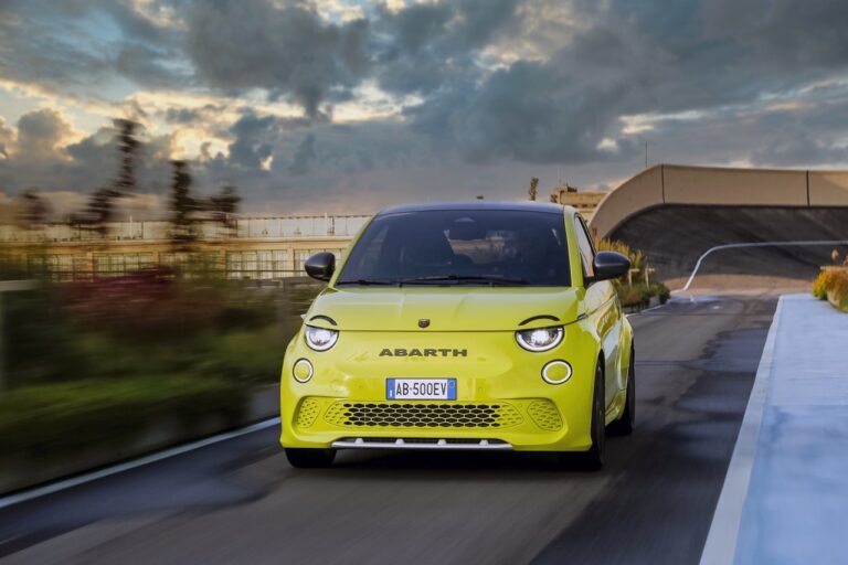 Abarth 500e: le foto ufficiali