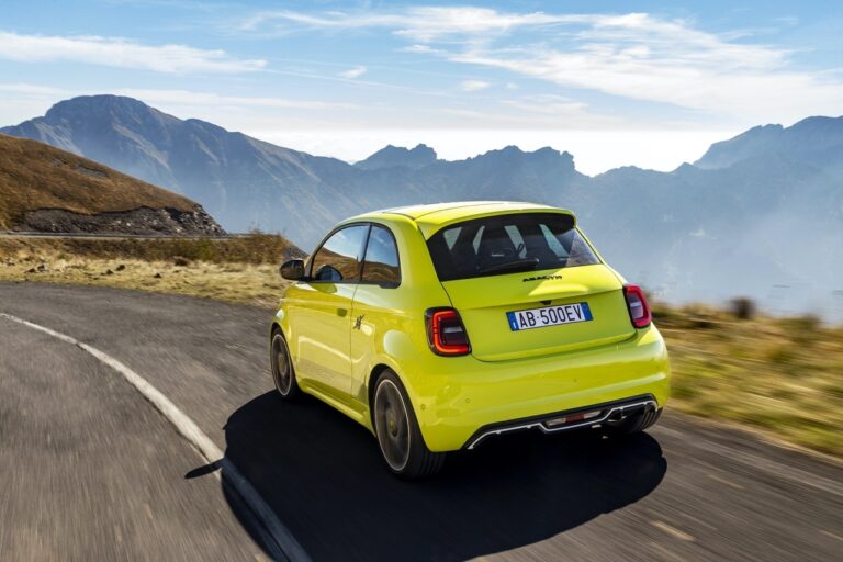 Abarth 500e: le foto ufficiali