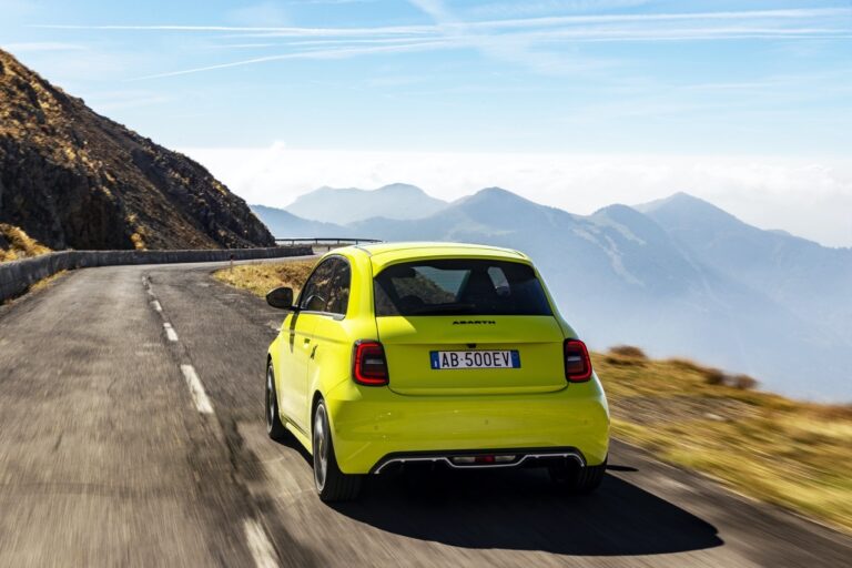 Abarth 500e: le foto ufficiali
