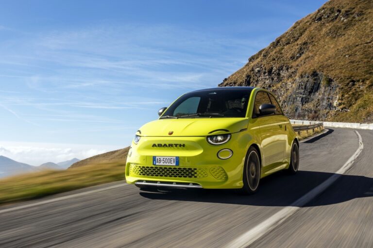 Abarth 500e: le foto ufficiali