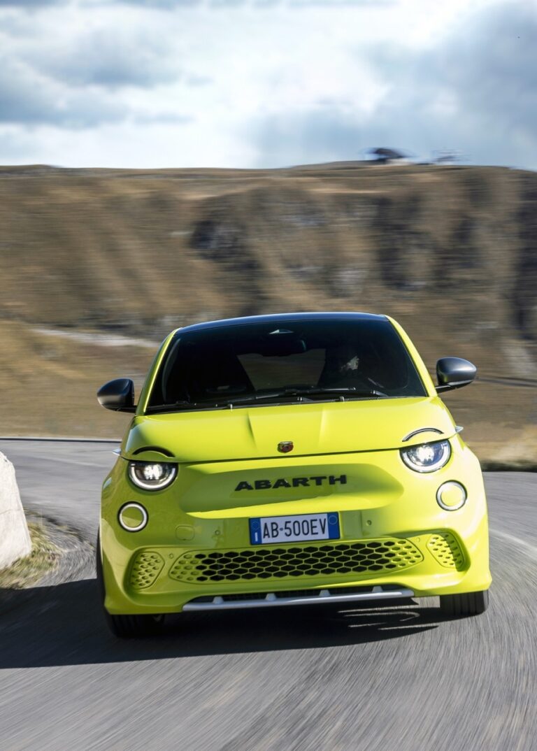 Abarth 500e: le foto ufficiali