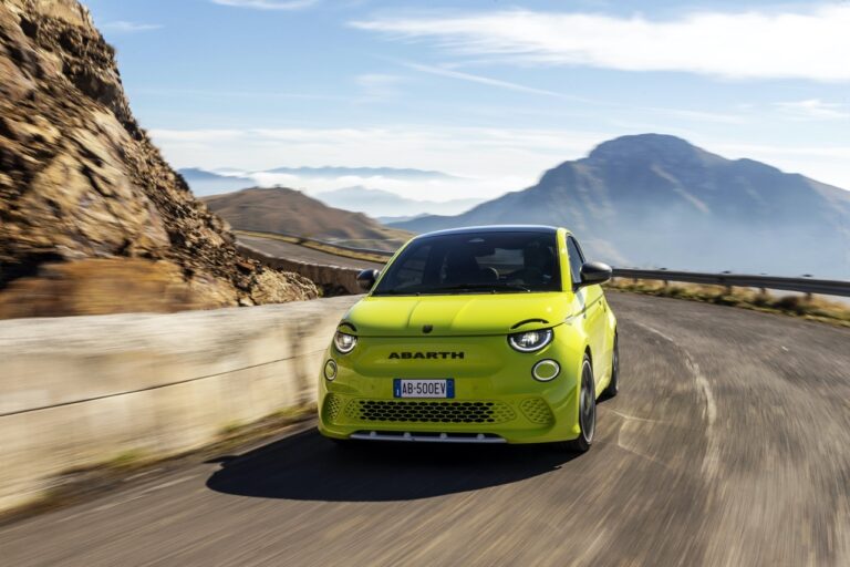 Abarth 500e: le foto ufficiali
