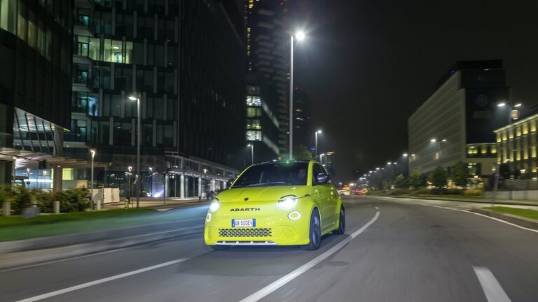 Abarth 500e: le foto ufficiali