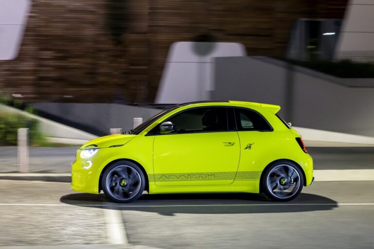 Abarth 500e: le foto ufficiali
