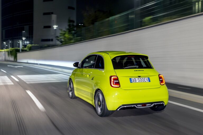 Abarth 500e: le foto ufficiali