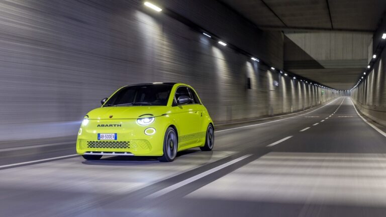 Abarth 500e: le foto ufficiali