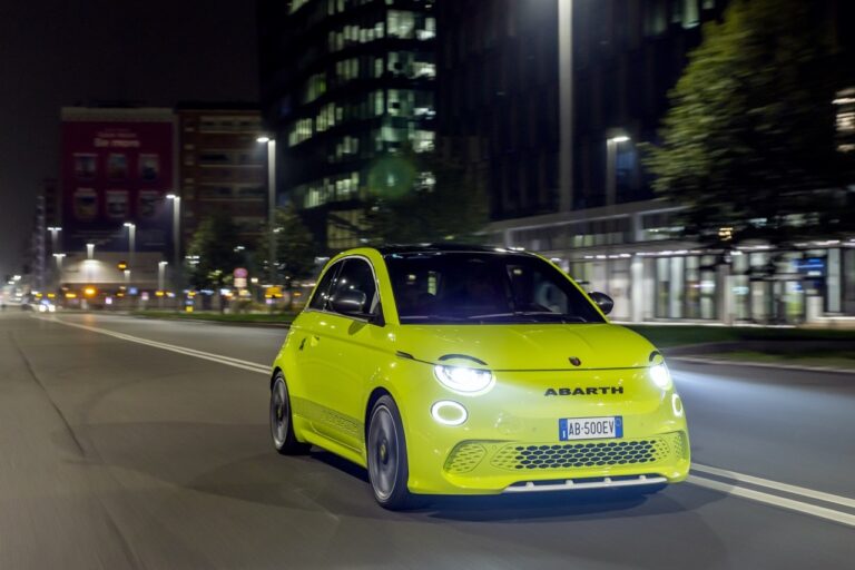 Abarth 500e: le foto ufficiali